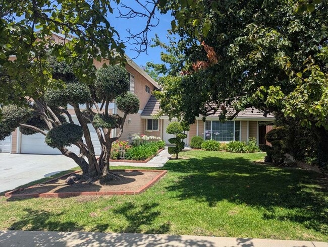 Building Photo - Beautiful and Spacious 4 Bed, 3 Bath Home ...
