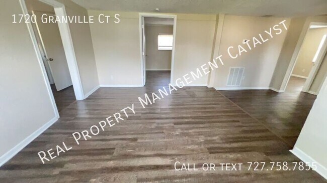 Foto del edificio - 1720 Granville Ct S