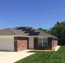 Building Photo - 907 W Gay St