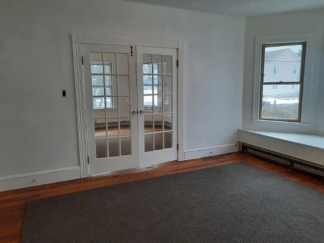 Building Photo - 126 Welles St
