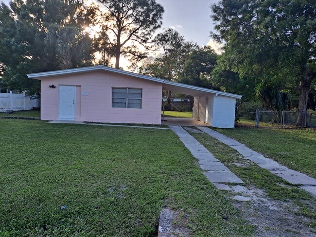 Building Photo - 211 N 39th St