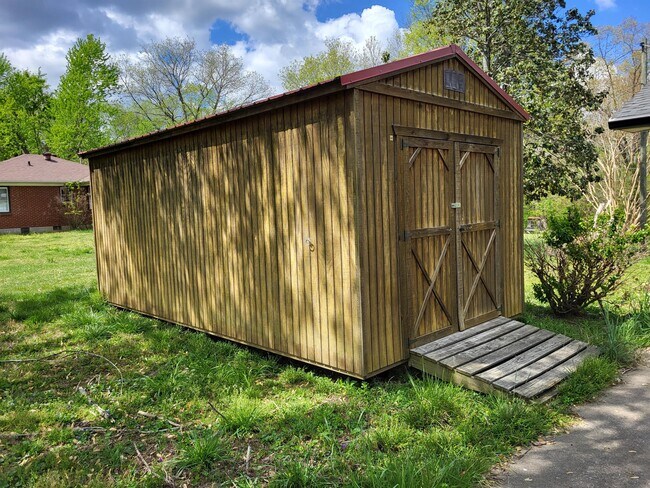 Building Photo - 561 Skyview Cir