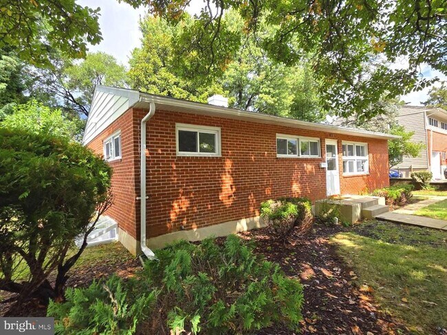 Building Photo - 1030 Collwood Rd