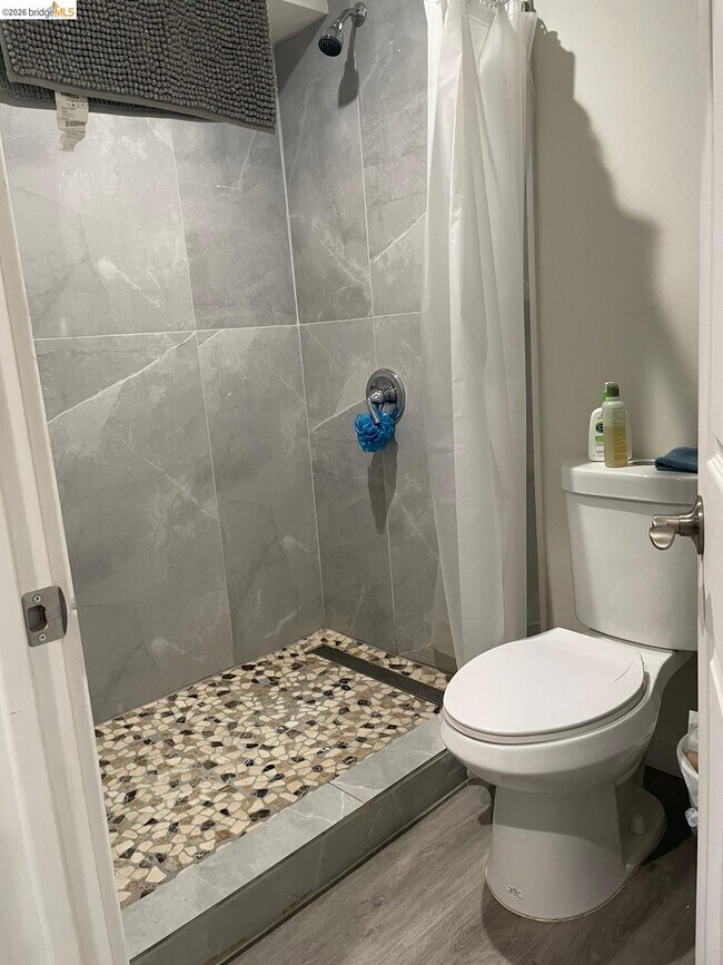 Foto del edificio - 2624 Regent St