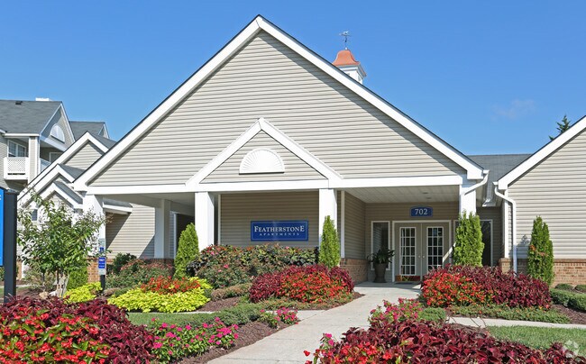 Oficina de arrendamiento - Featherstone Apartments at Kiln Creek