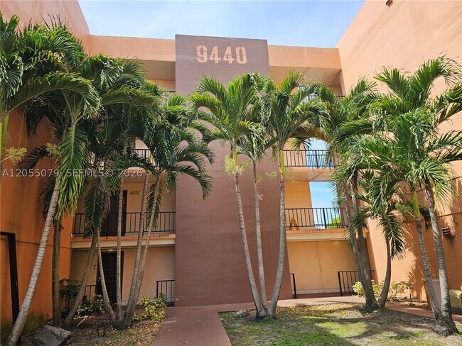 Foto del edificio - 9440 W Flagler St