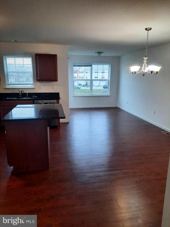 Building Photo - 704 Admiral's Quay Dr