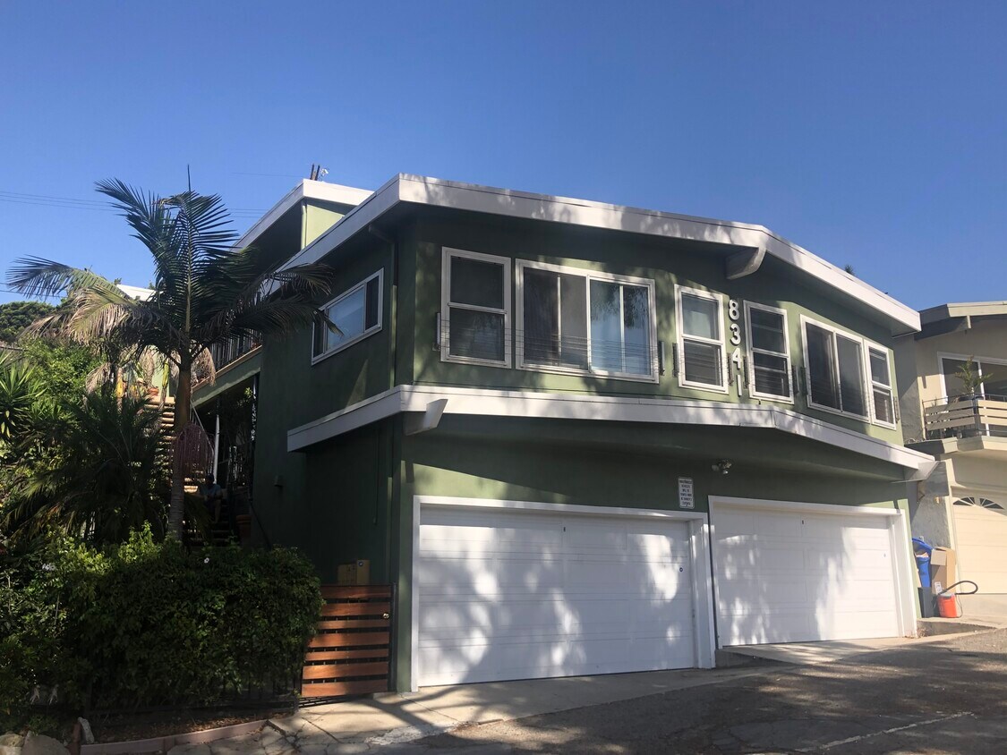 Foto principal - 8341 W Manchester Ave