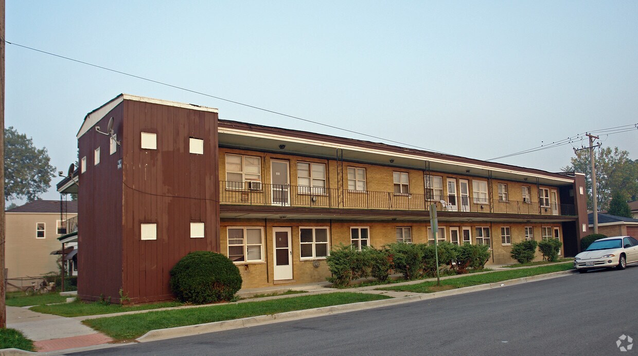 7400 W 64th St, Summit, IL 60501 Rentals in Summit at 7400 W 64th St