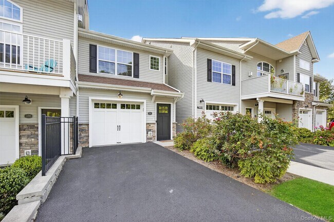 Building Photo - 206 Sacandaga Loop