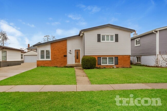Building Photo - 8147 N Chester Ave