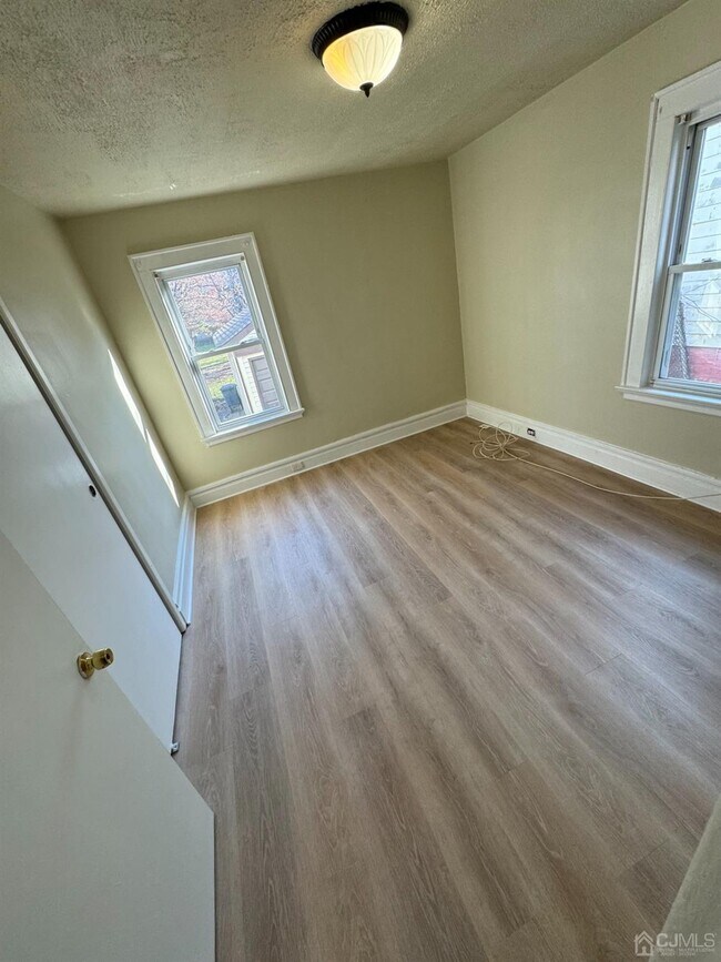 Building Photo - 66 Poe Ave