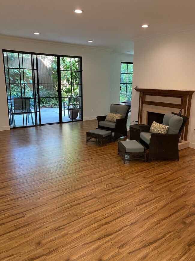 Foto del edificio - 10323 Almayo Ave