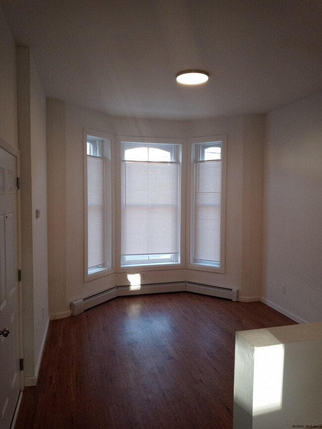 Foto del edificio - 370 Clinton Ave
