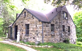 Building Photo - 40 Newtown Turnpike