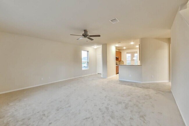 Foto del edificio - 18510 Each Elm Way