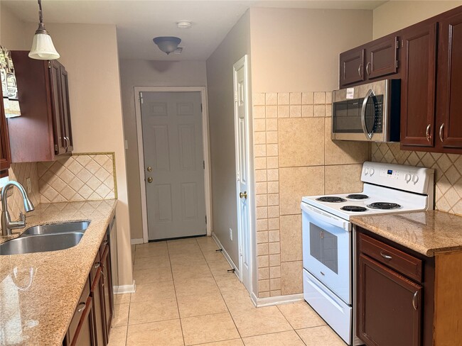 Foto del edificio - 5334 Tallowpine Terrace