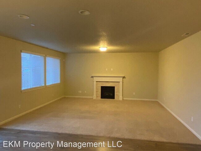 Building Photo - 4 br, 2.5 bath House - 2226 NE 38th Avenue