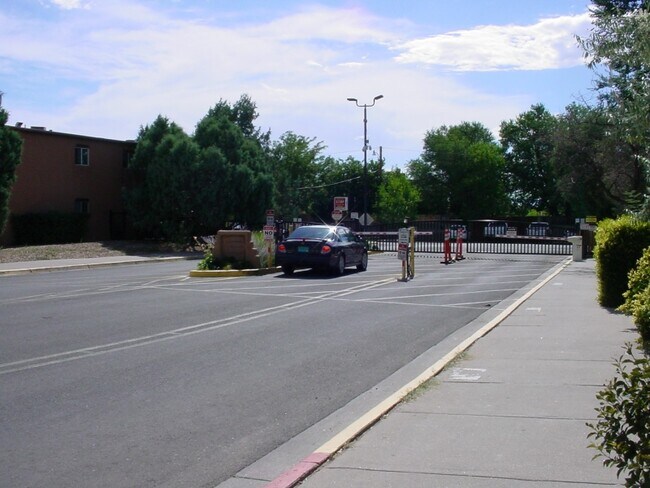 Foto del edificio - 2800 Cerrillos Rd