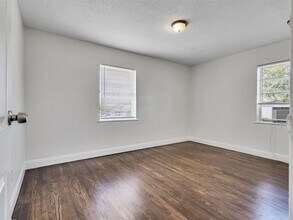 Building Photo - 7626 Pecan Villas Dr