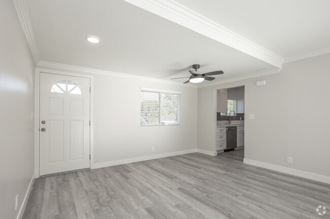 2BR, 2BA - 1,200SF - Dining Room - Fairway Villas Apartment Homes