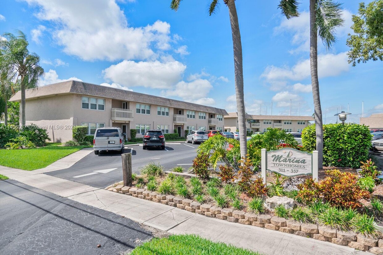 Primary Photo - 311 Gulfstream Rd