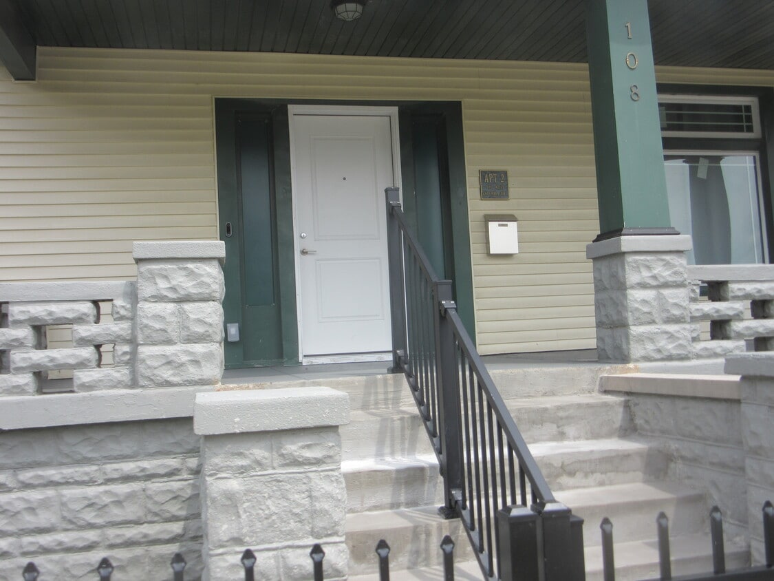 Foto principal - 108 W Columbia Ave