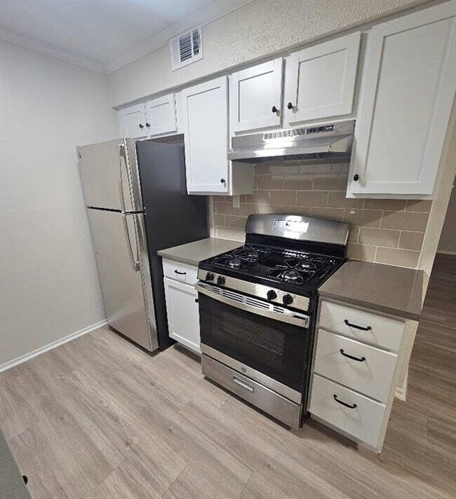 Foto del edificio - 2211 Lawnmont Ave