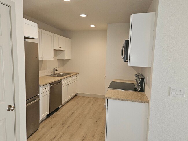 Building Photo - 195 Hacienda Loop