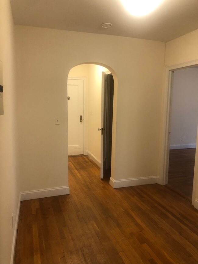 Building Photo - 226 Brookside Ave