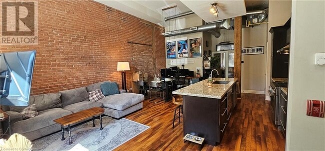 Building Photo - 25 Concession St