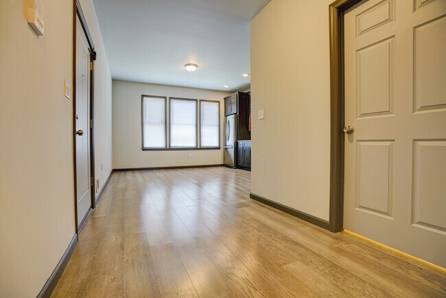 Building Photo - 51 Lindsley Ave