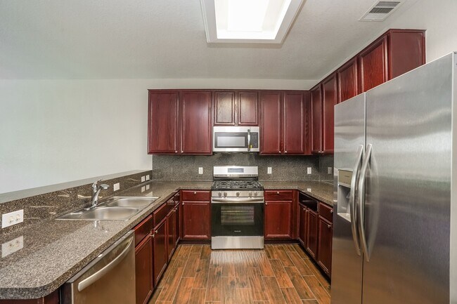 Foto del edificio - 14815 Hillside Woods Ct