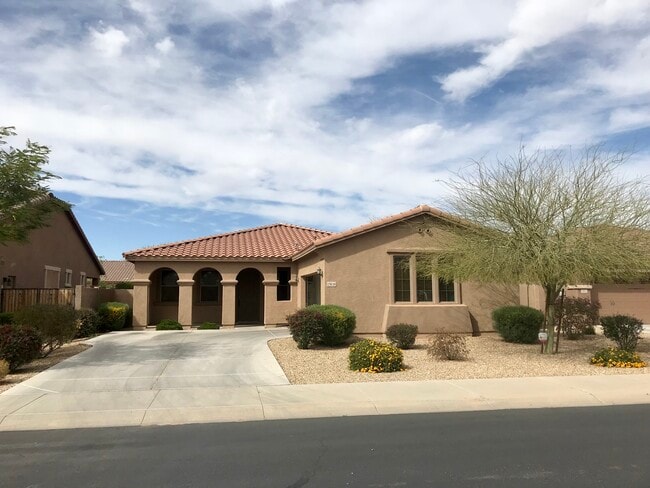 Building Photo - 15616 W Westview Dr