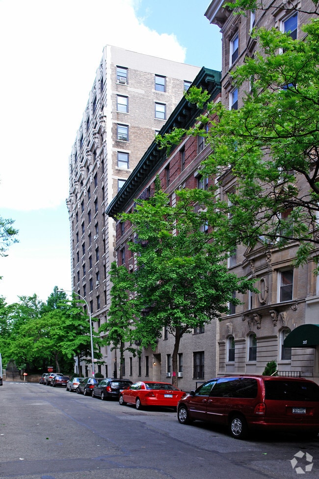 Building Photo - 325 W 93rd St