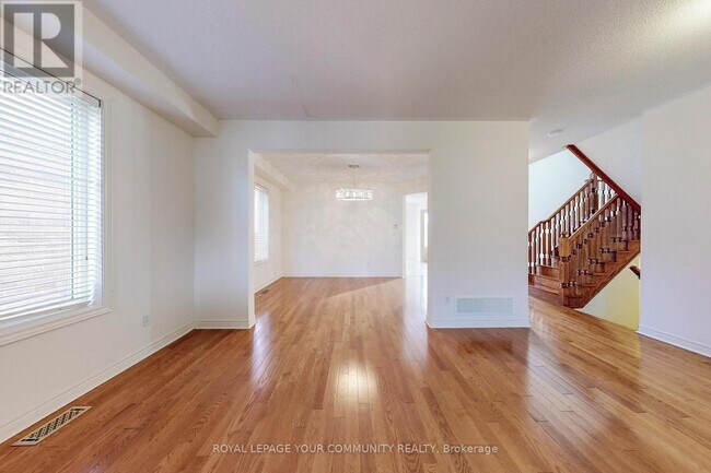Building Photo - 131 Aikenhead Ave