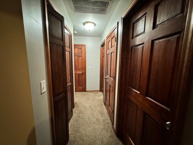 Foto del edificio - 22174 Vine St