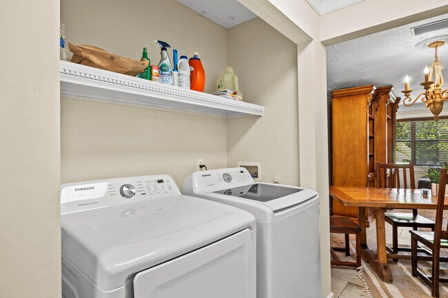 Foto del edificio - 12196 Sag Harbor Ct