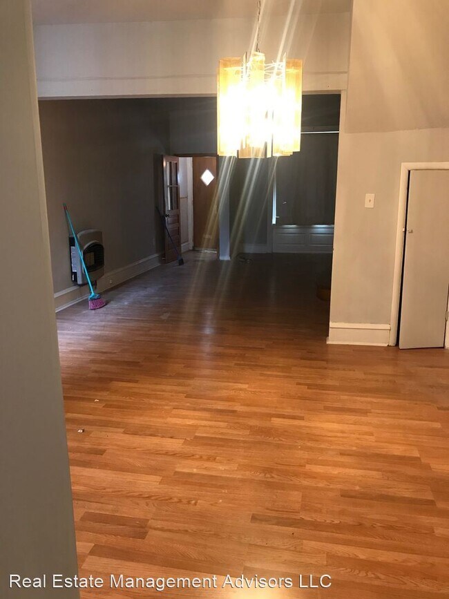 Building Photo - 4 br, 1.5 bath House - 1228 North Allison ...