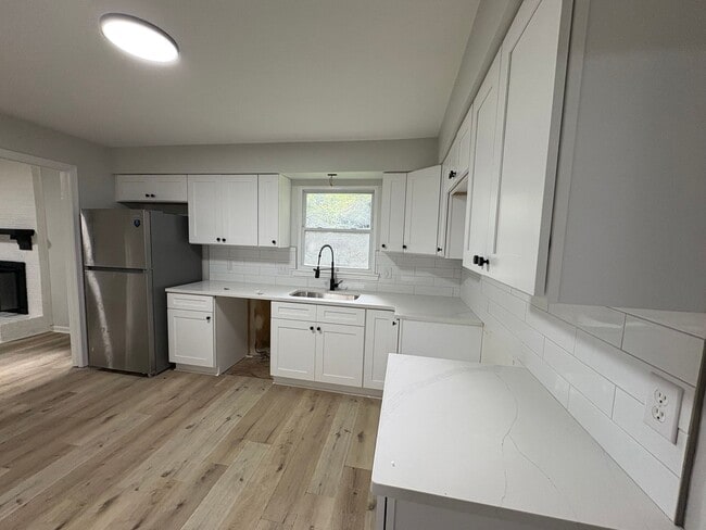 Building Photo - ? For Rent – Newly Renovated 3BR/2BA Home ...