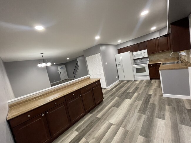 Building Photo - 5219 Leeward Rd