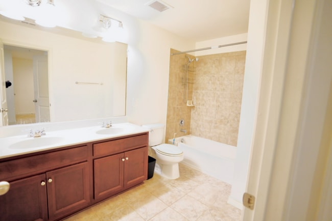 Building Photo - 675B E Church St