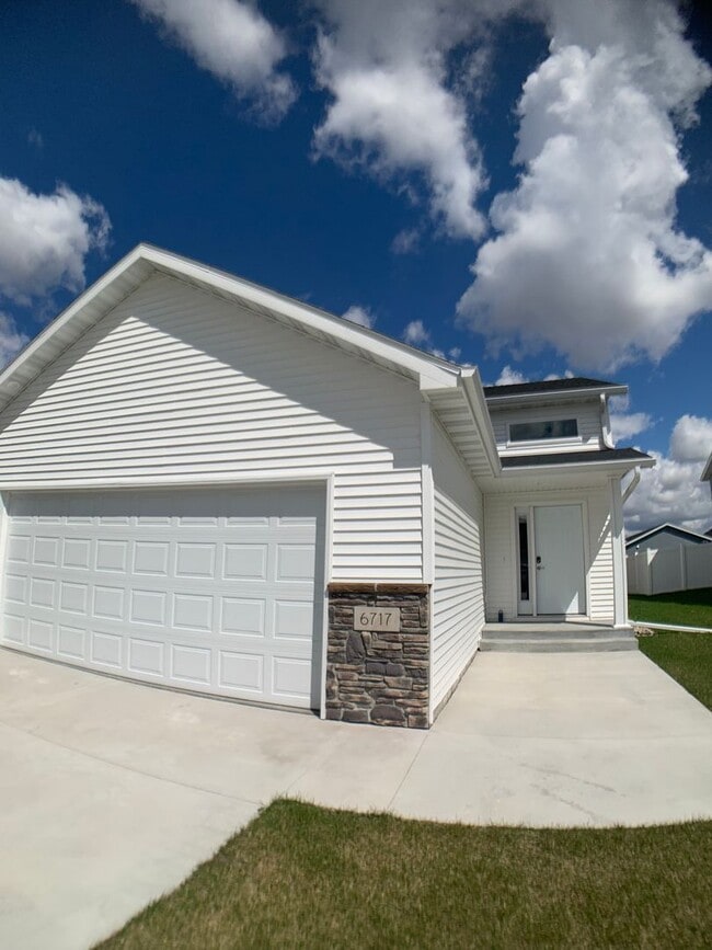 Building Photo - Brand New 4-Bedroom, 3-Bath Home in Horace...