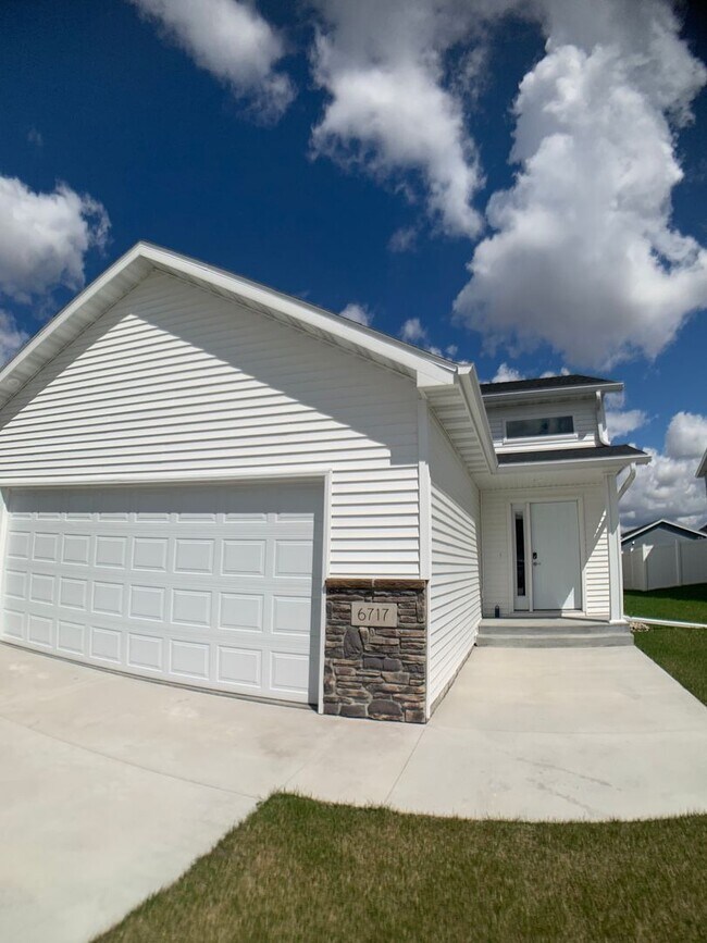 Foto del edificio - Brand New 4-Bedroom, 3-Bath Home in Horace...