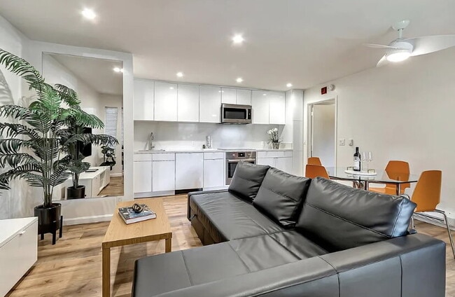 Building Photo - Tech Hub Living! This sleek 1 bed, 1 bath,...