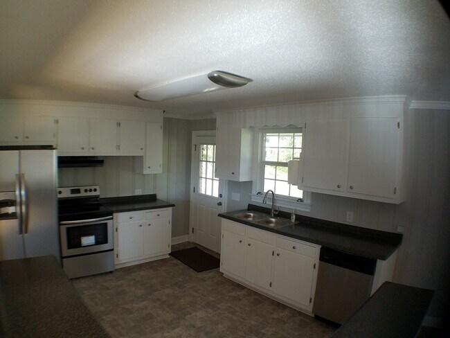 Foto del edificio - 245 Hood Rd
