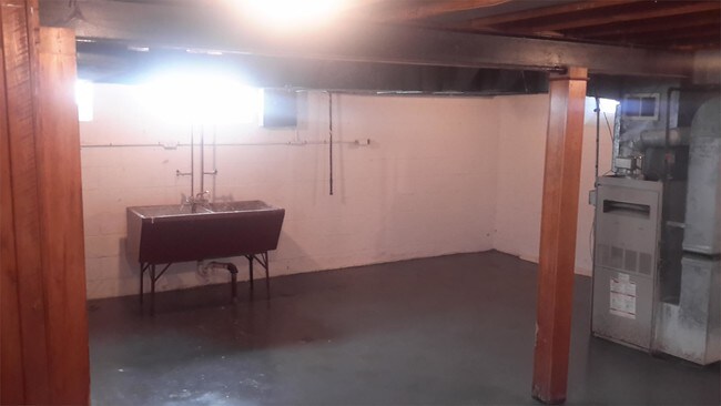 Building Photo - 5749 Bluehill St