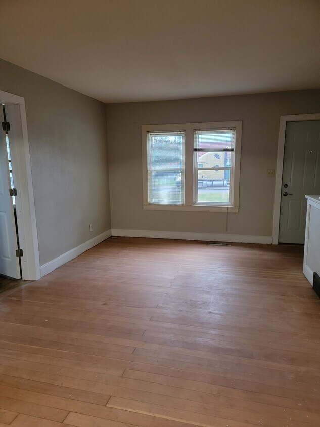 Foto principal - 1002 E Saint Germain St