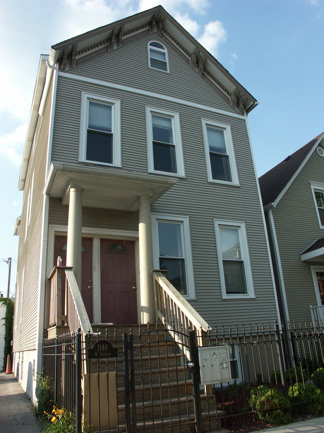 Foto principal - 1148 W Addison St