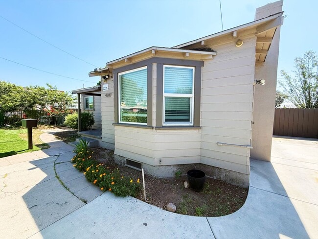 Building Photo - Updated 3 Bed/2 Bath Home For Rent!
